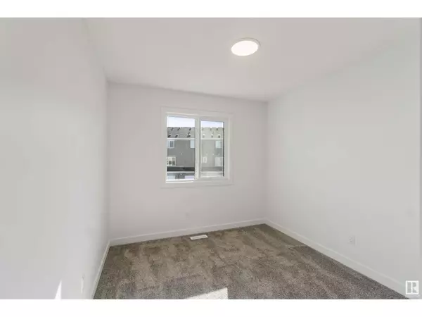Edmonton, AB T6M3B2,2835 193 ST NW