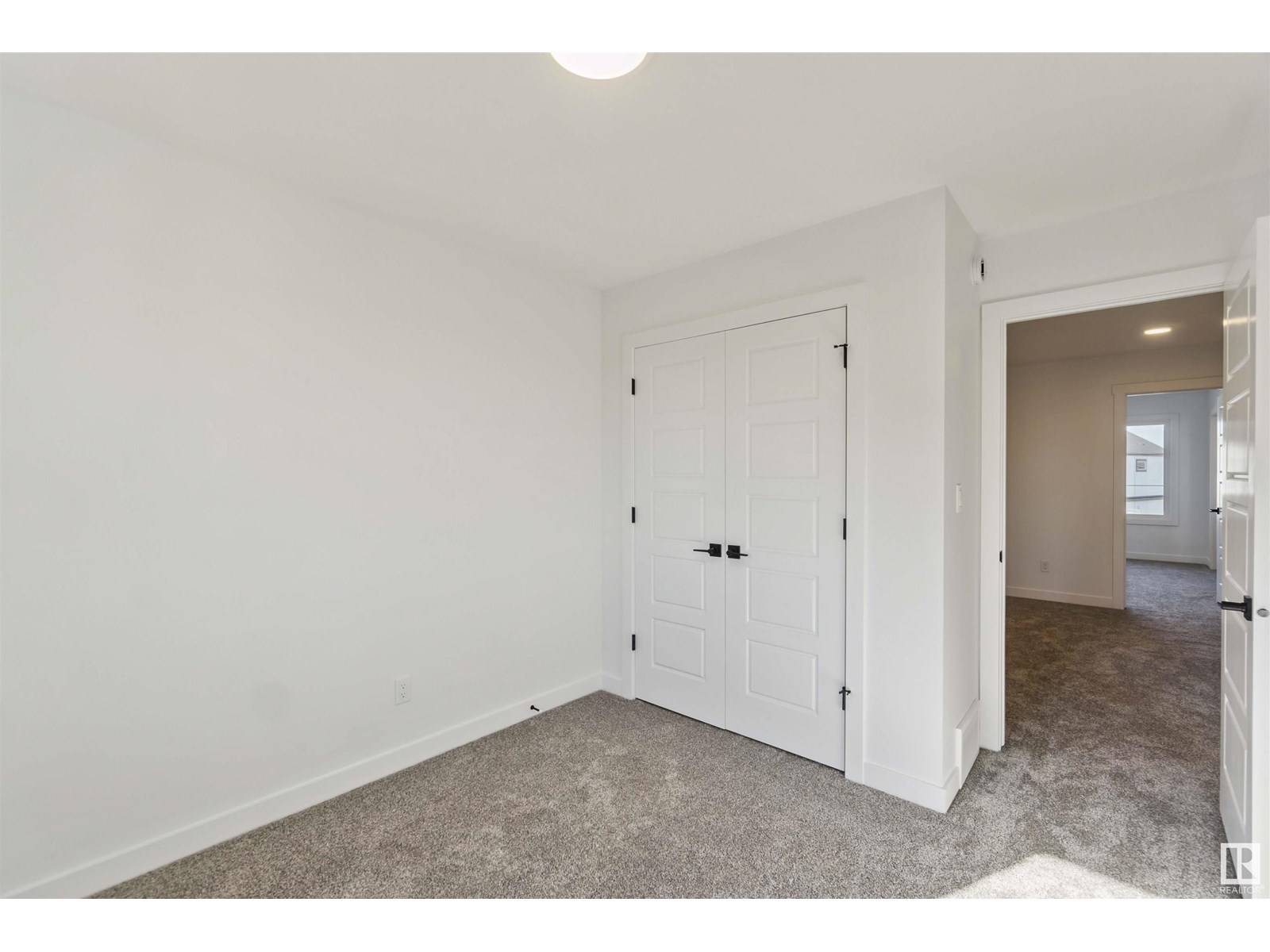 Edmonton, AB T6M3B2,2835 193 ST NW