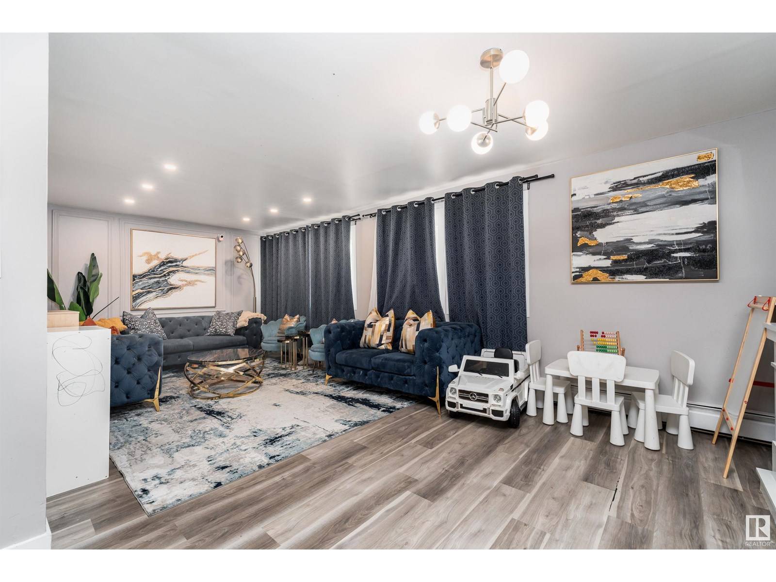 Edmonton, AB T5H0H9,#B1 9325 104 AV NW