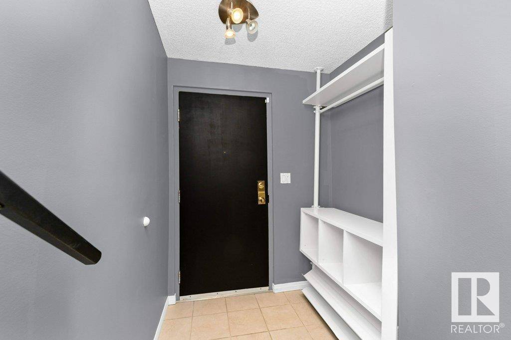 Edmonton, AB T5H4M4,#214 10105 95 ST NW