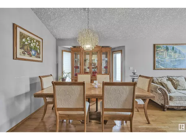 Edmonton, AB T6T1N4,2832 36B AV NW
