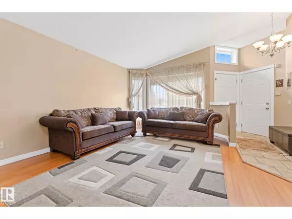 Edmonton, AB T6L6Y1,1071 JONES CR NW