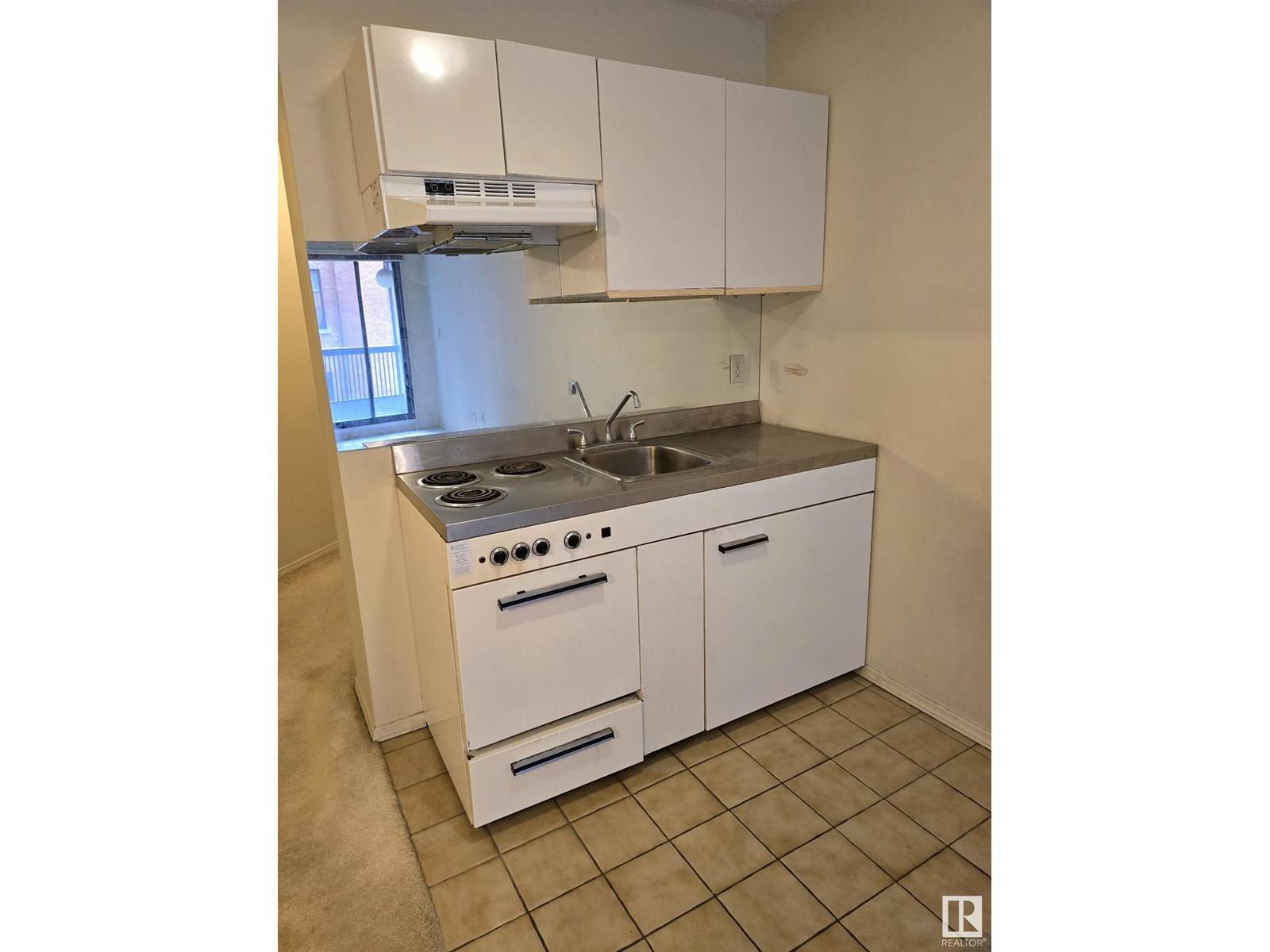 Edmonton, AB T5K2K7,#304 11503 100 AV NW