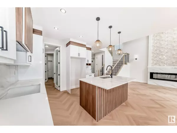 Edmonton, AB T6W5R3,7224 Kiviaq LI SW