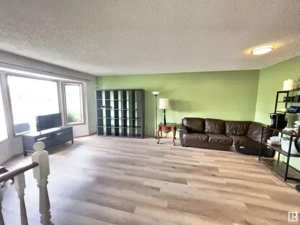 Edmonton, AB T6L6K5,3508 44 AV NW