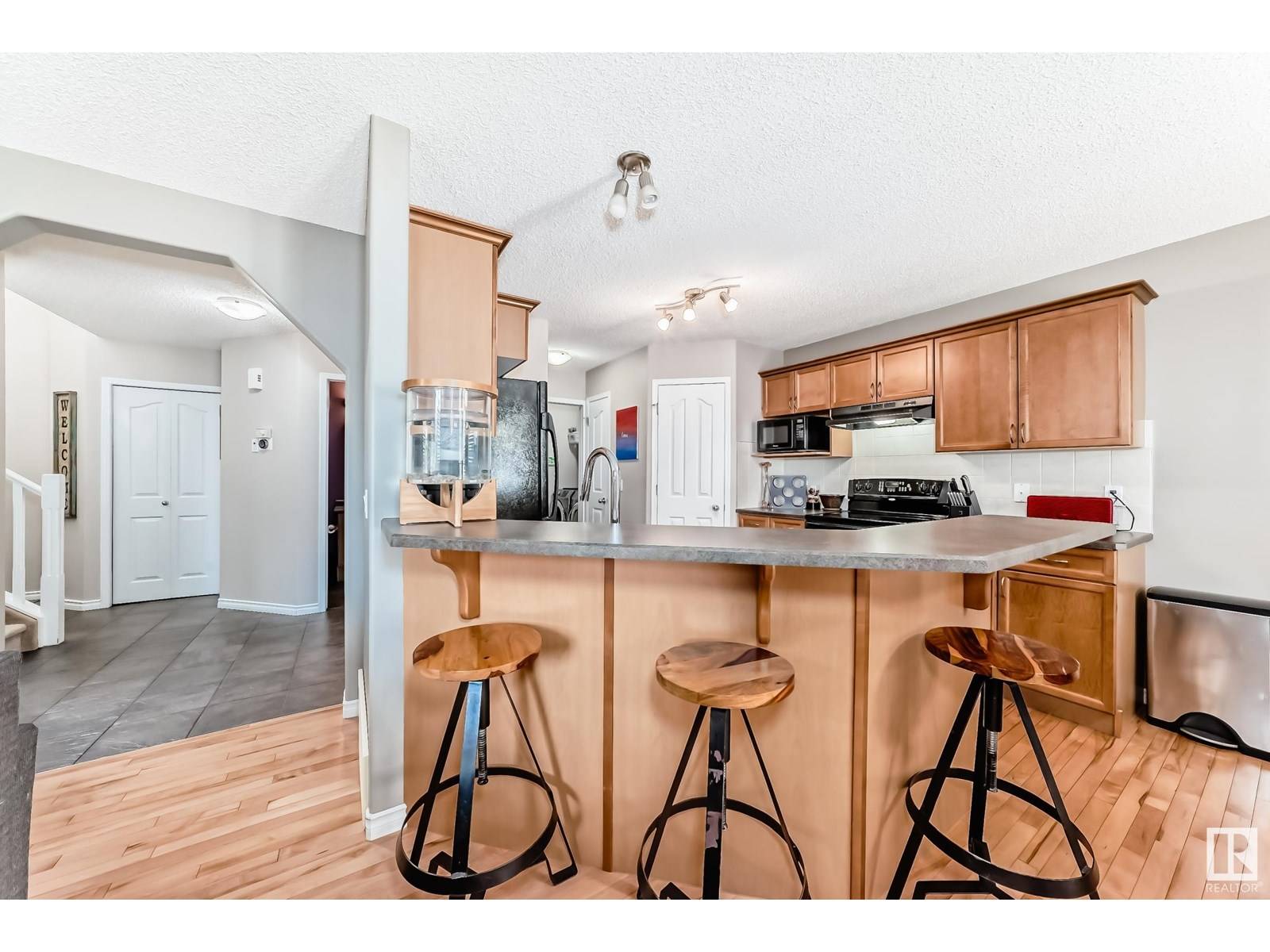 Edmonton, AB T5X6K4,11832 168 AV NW