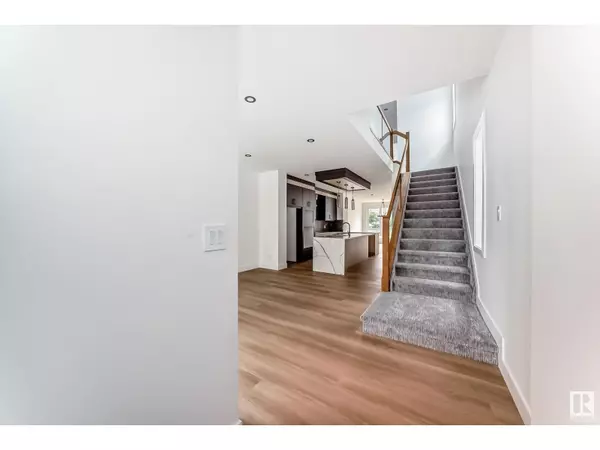 Edmonton, AB T5M0M9,11442 125 ST NW