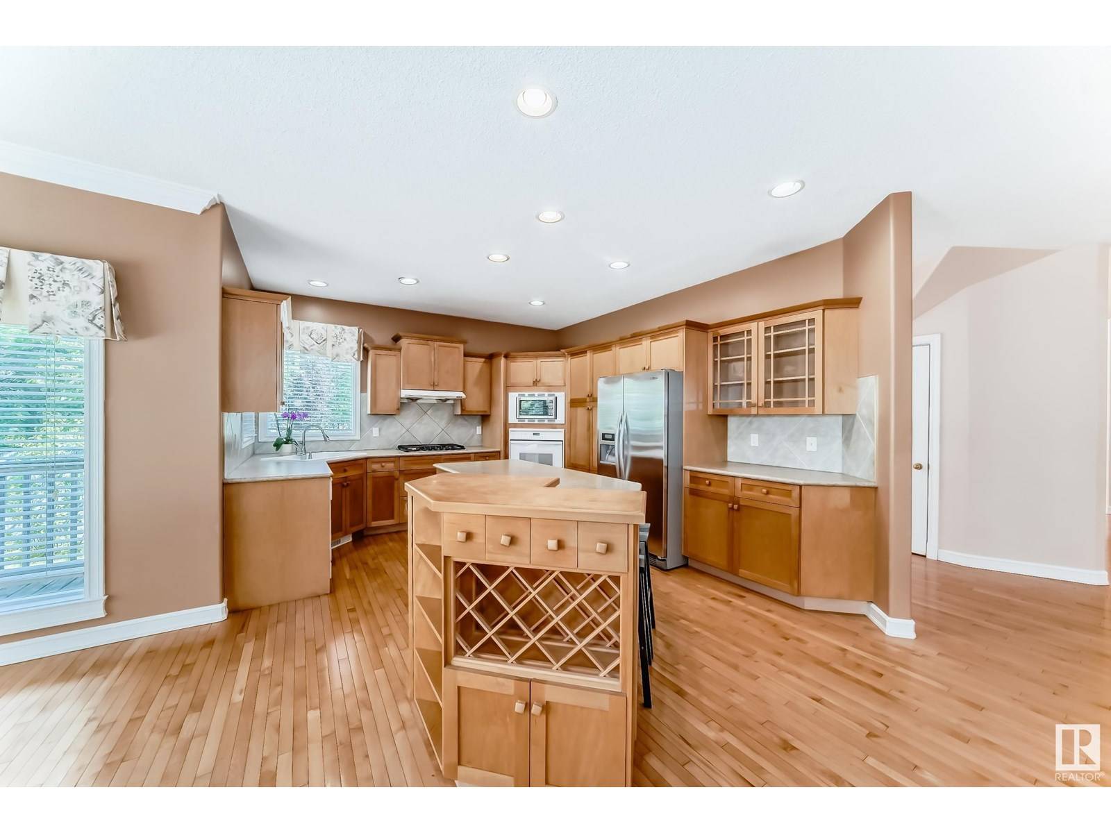 Edmonton, AB T6M2R9,318 DARLINGTON CR NW