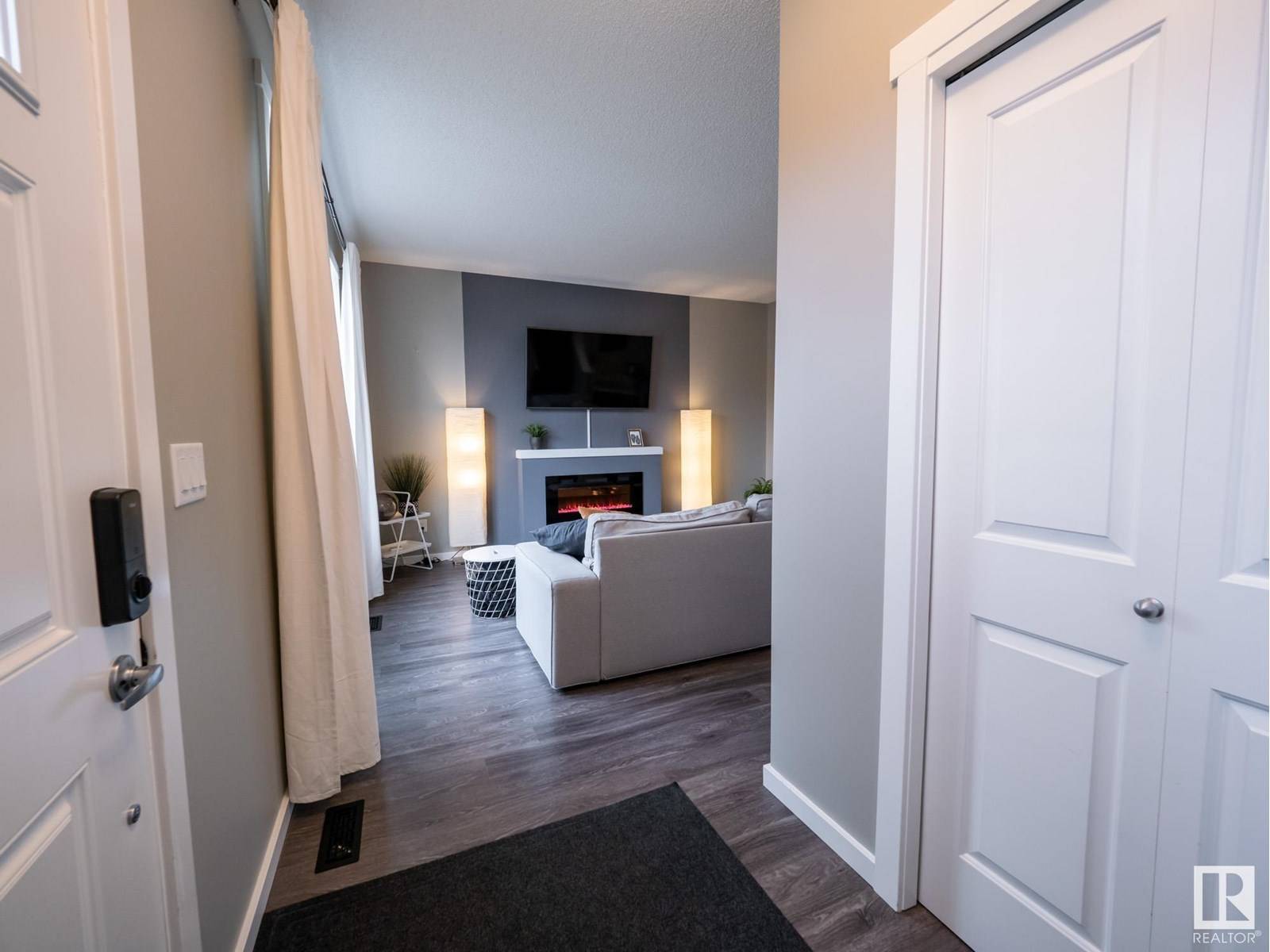 Edmonton, AB T6T2C9,1909 24 ST NW