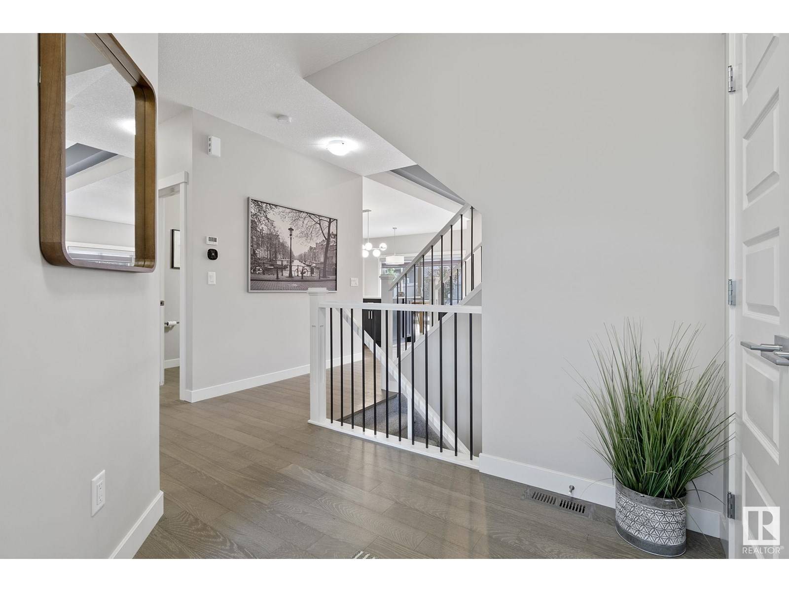 Edmonton, AB T6W4A1,6616 KNOX PL SW