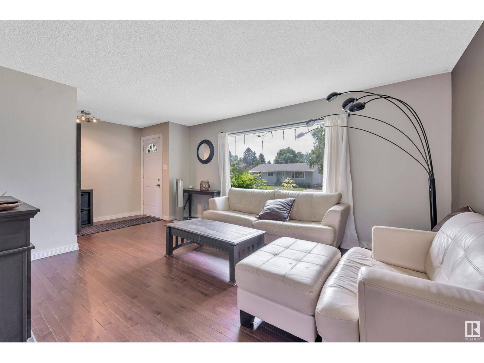 Sherwood Park, AB T8A0J3,16 LARK ST