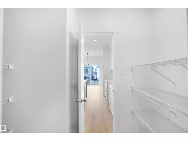 Edmonton, AB T6M3B6,2237 194A ST NW