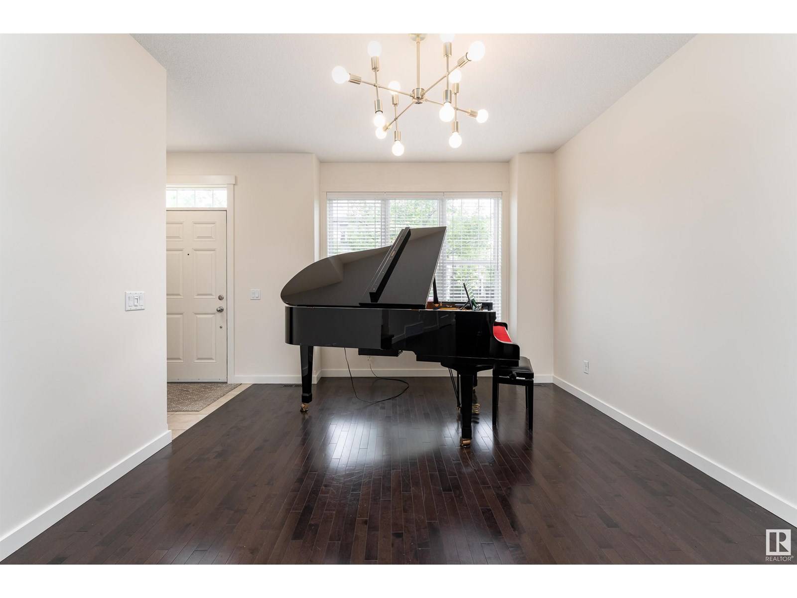 Edmonton, AB T5E6N7,1060 GAULT BV NW