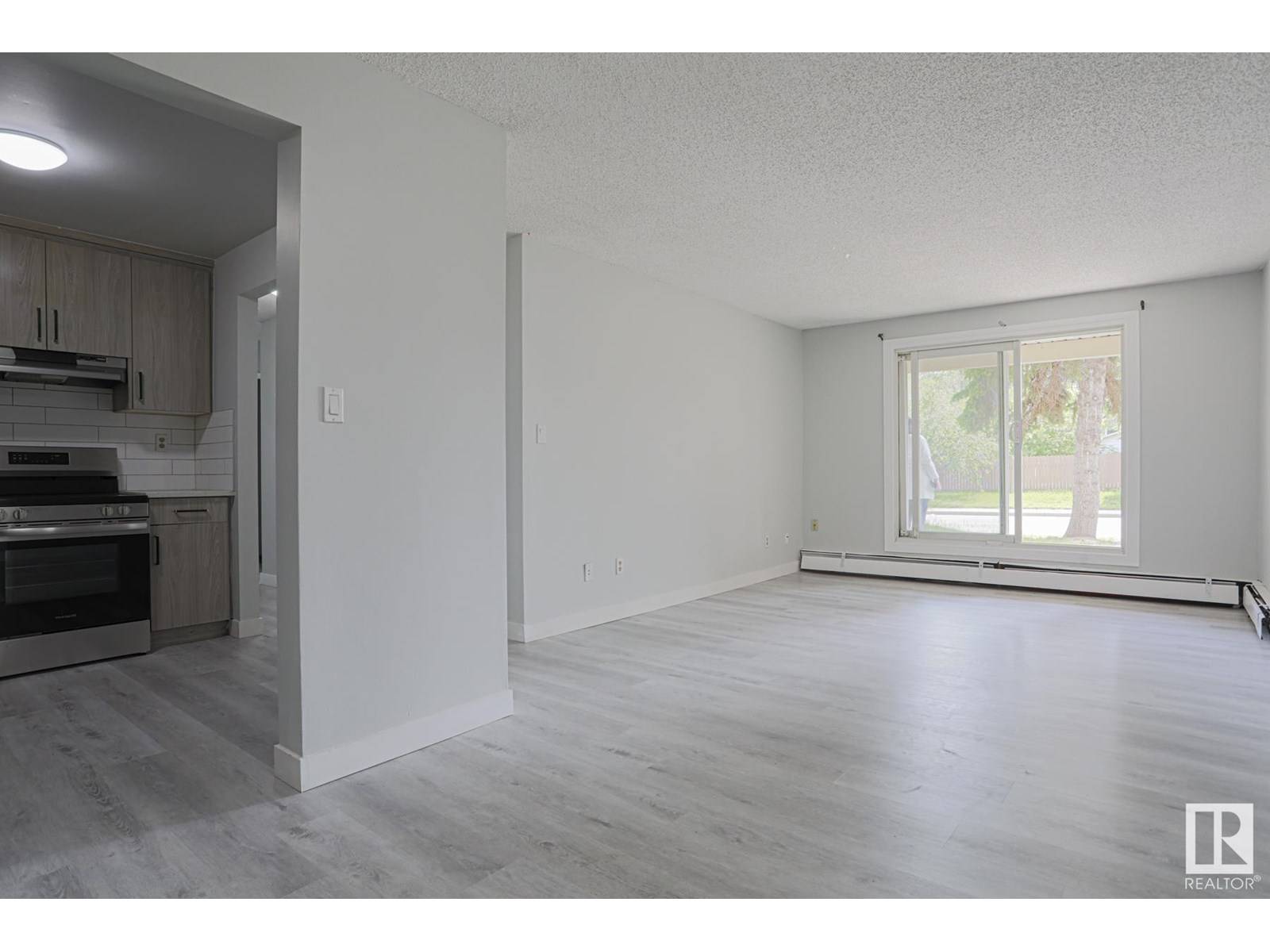 Edmonton, AB T6L5P2,#112 1628 48 ST NW NW