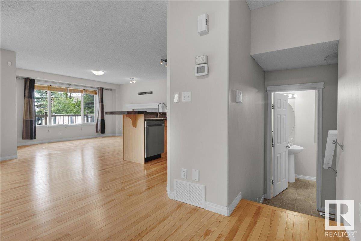 Edmonton, AB T6X1M1,1510 78 ST SW