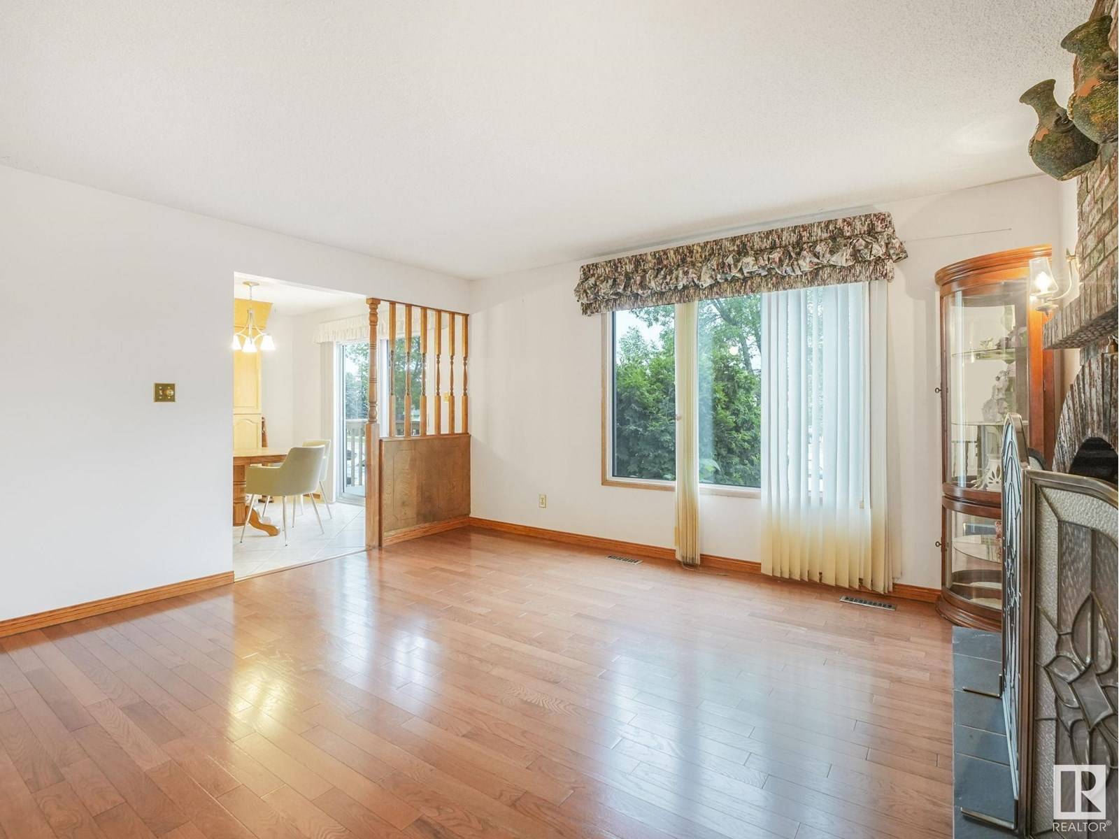 Edmonton, AB T5X1W9,16512 109 ST NW