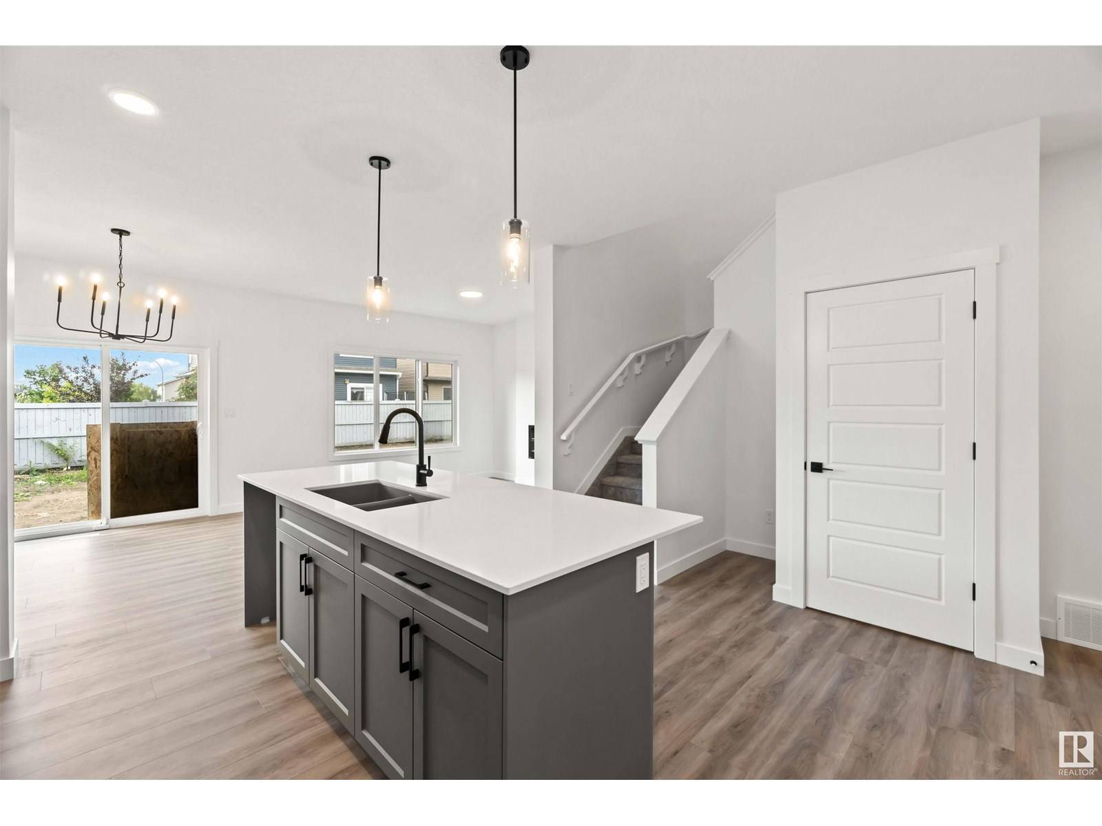 Edmonton, AB T5Z0X1,8603 181 AV NW