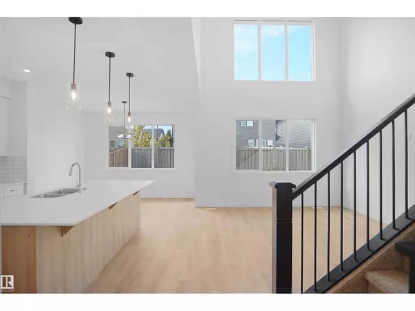 Edmonton, AB T5Y4E7,17340 7 ST NE