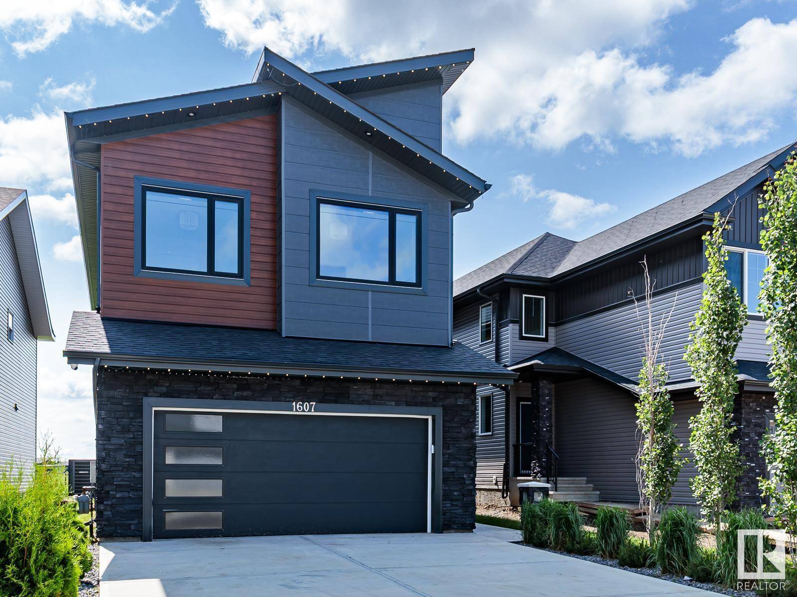 Edmonton, AB T6W4J8,1607 157 ST SW