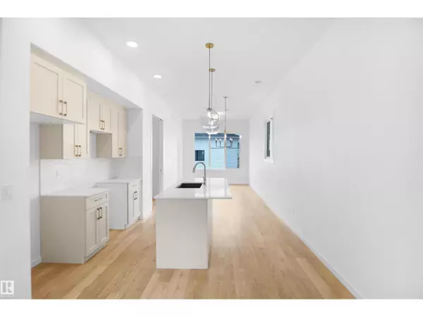 Edmonton, AB T6M0R8,20609 42 AV NW