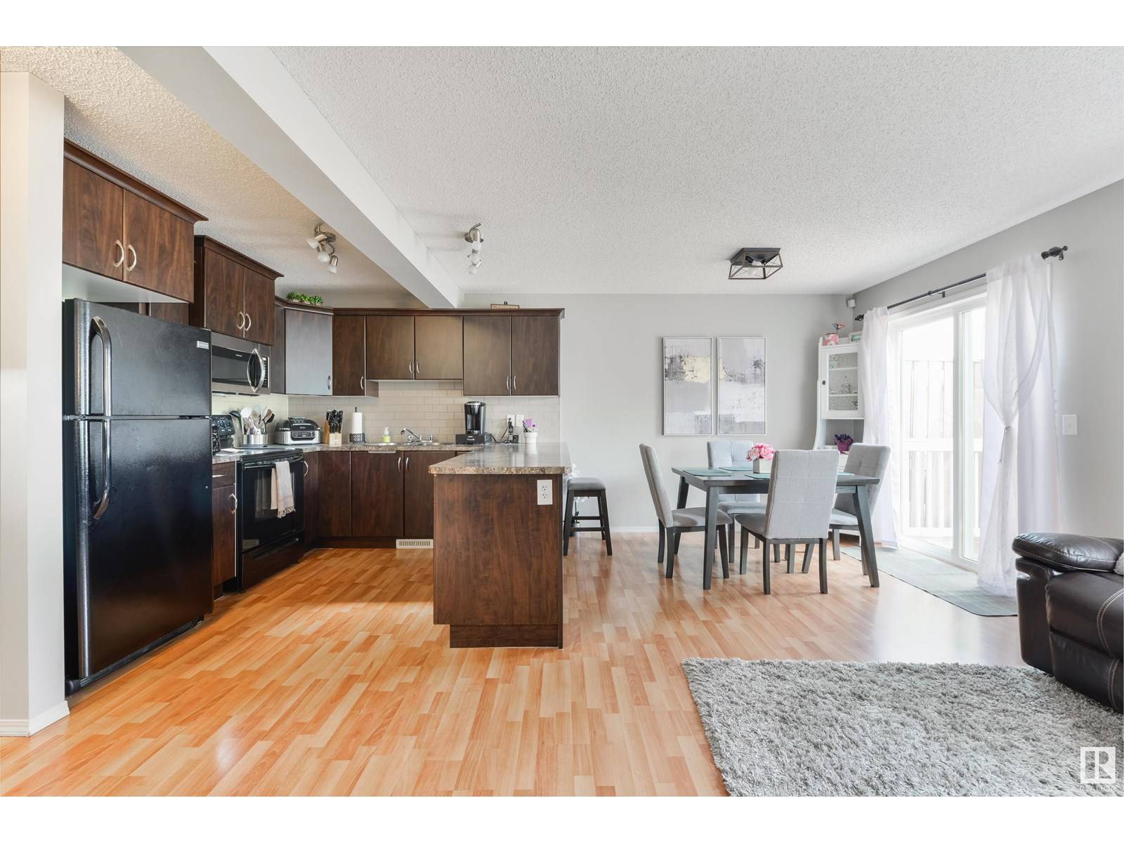 Spruce Grove, AB T7X0B9,4 VANESSA AV