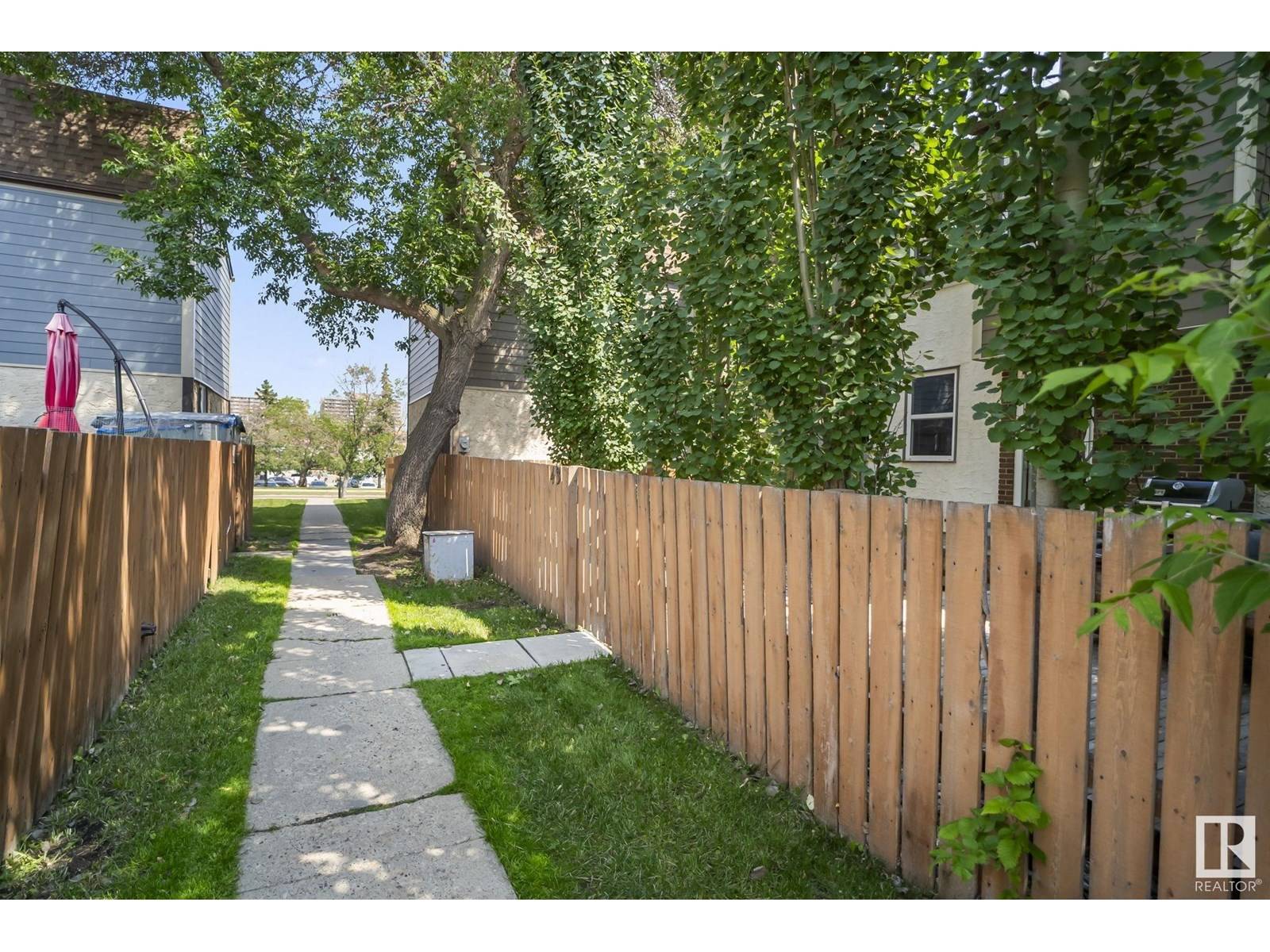 Edmonton, AB T5T1Z4,43 WILLOWDALE PL NW
