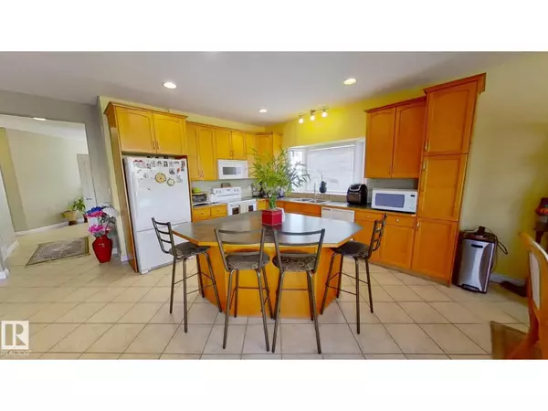 Edmonton, AB T6W1J2,1604 BLACKMORE CO SW