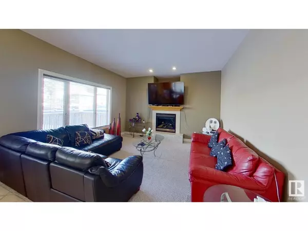 Edmonton, AB T6W1J2,1604 BLACKMORE CO SW