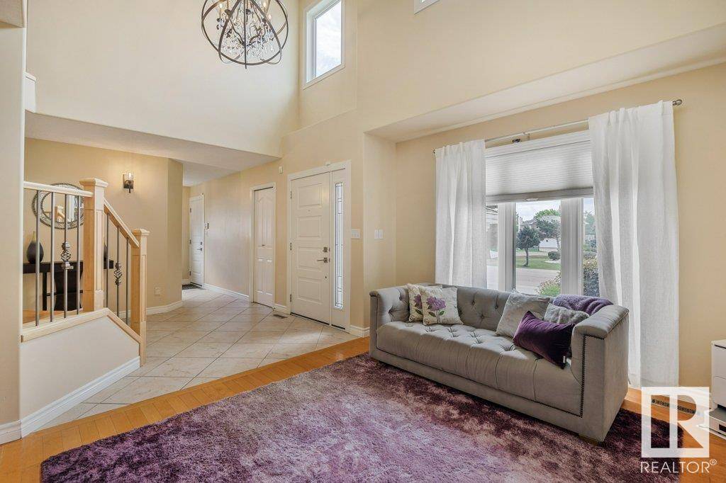 Edmonton, AB T6M2M2,1312 WELBOURN LN NW