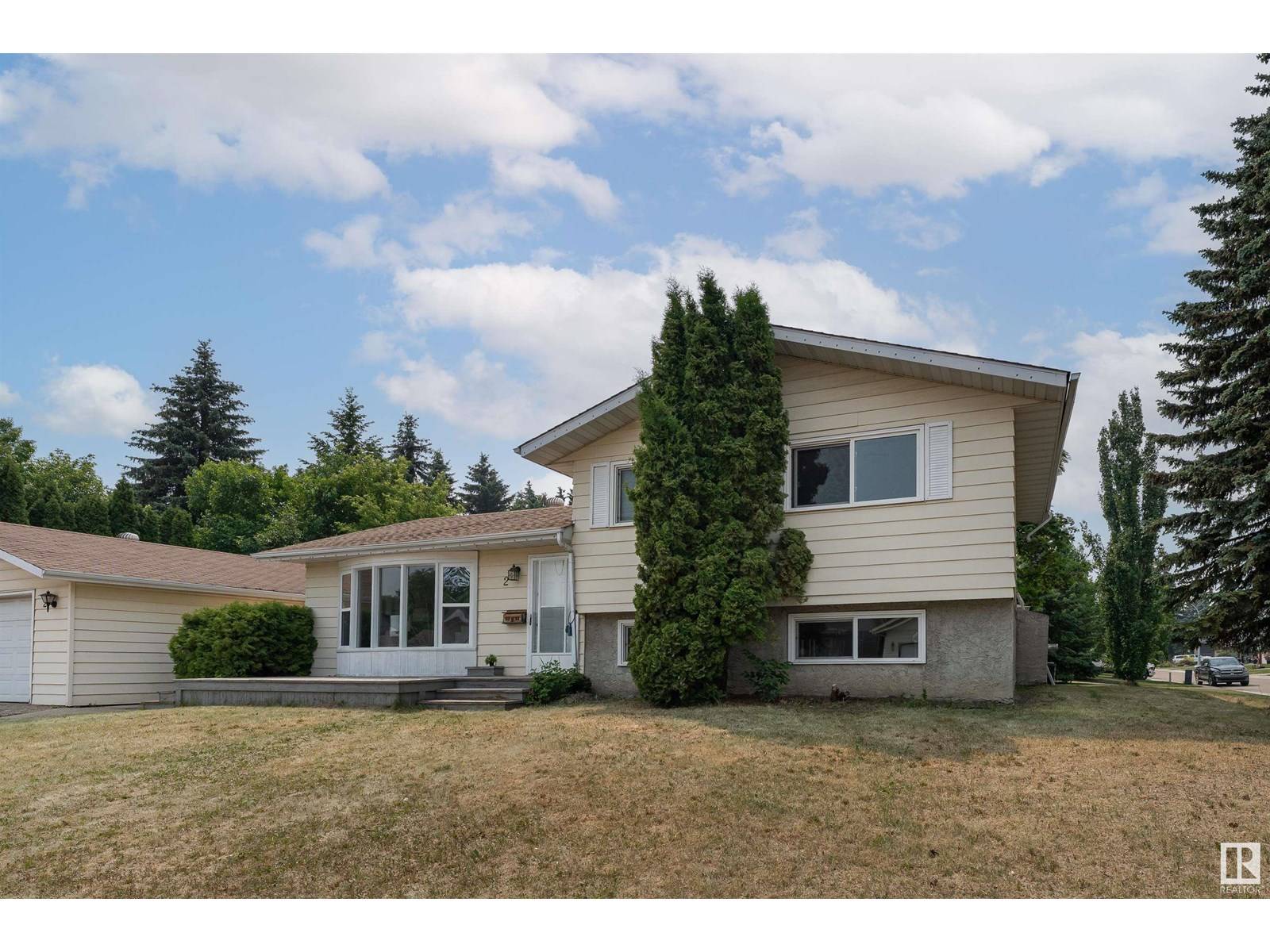 2 HAYTHORNE CR, Sherwood Park, AB T8A3Z8