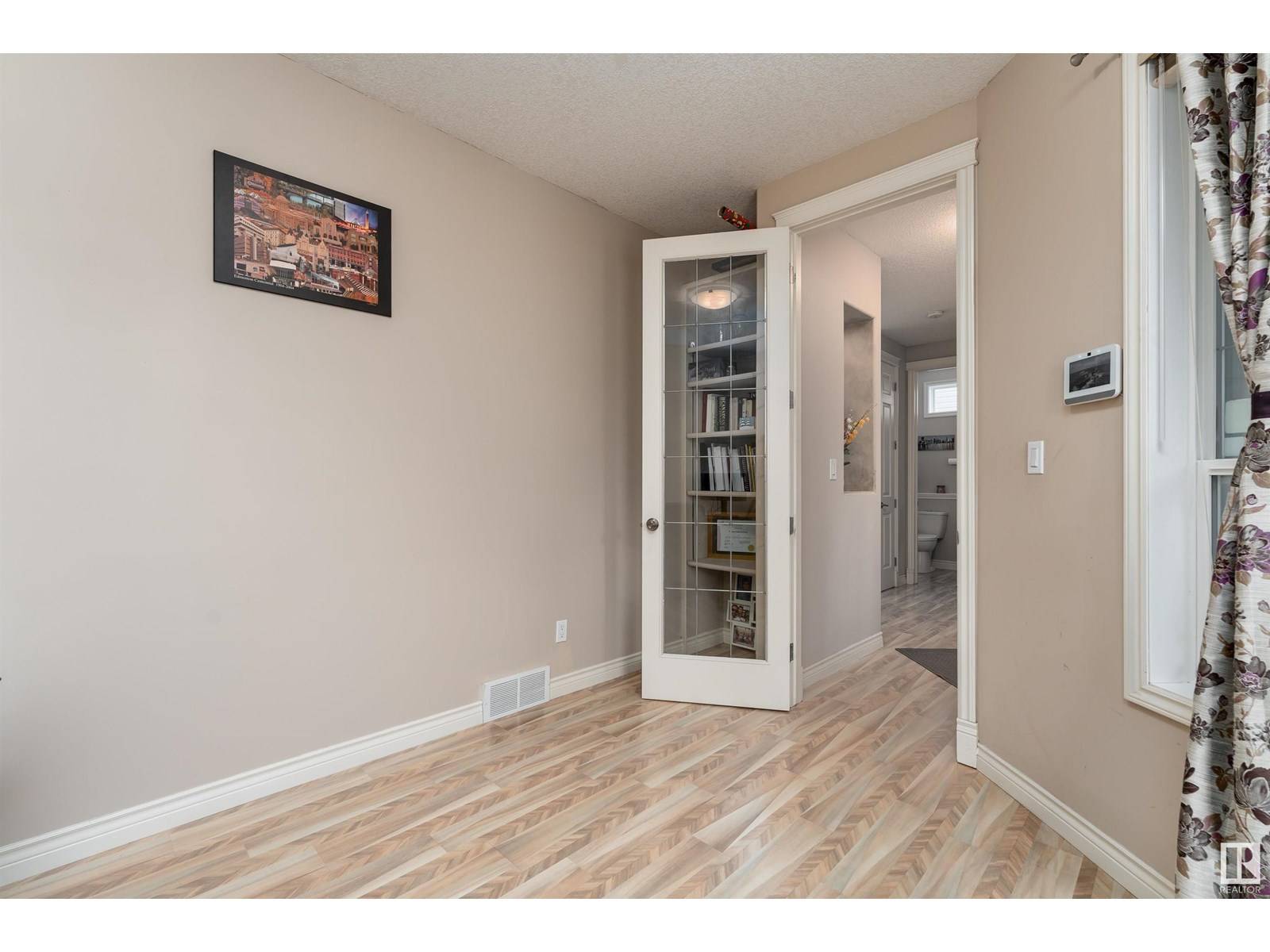Edmonton, AB T6R2T8,387 HEATH RD NW