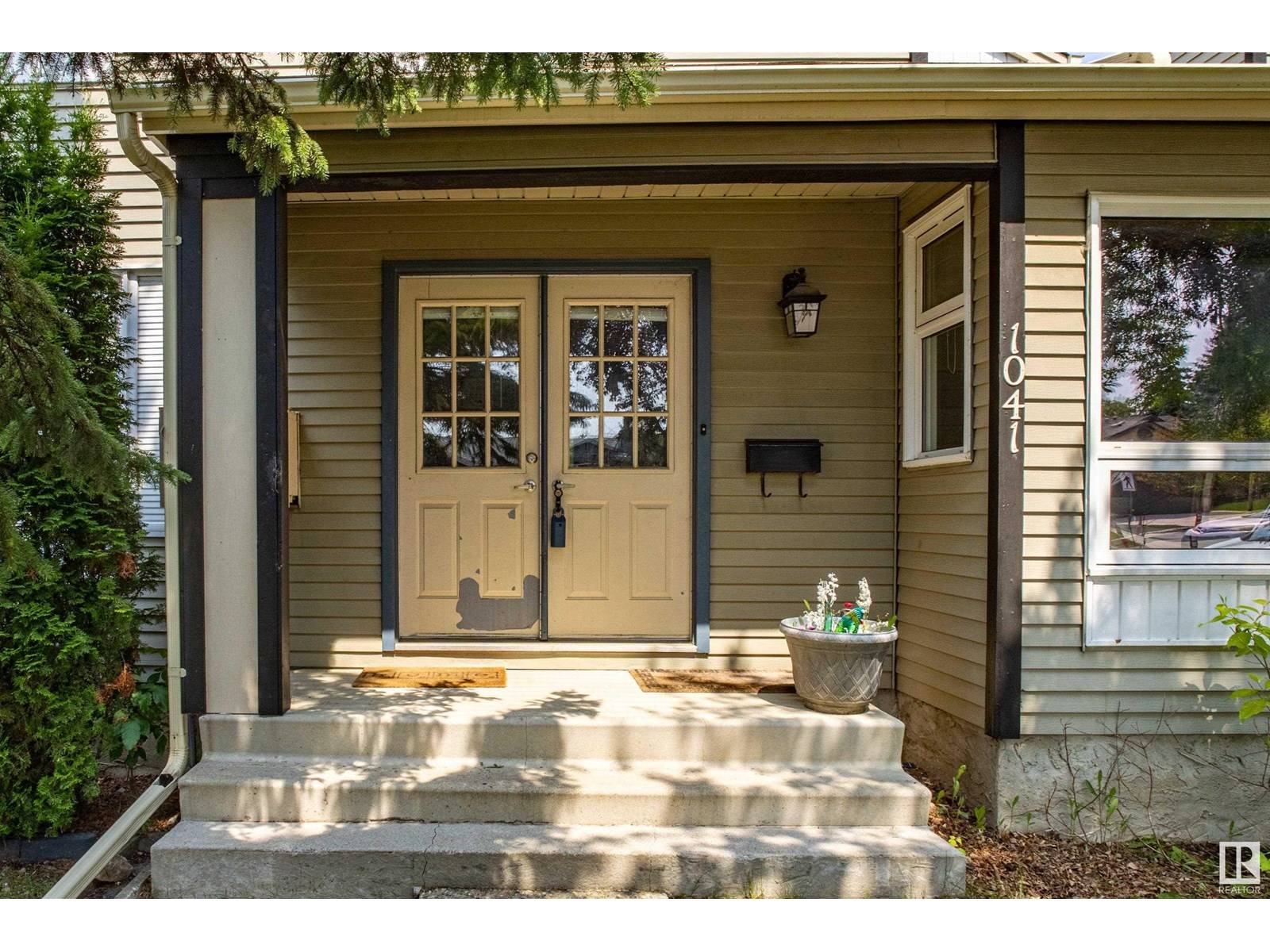 Sherwood Park, AB T8A4L4,1041 VILLAGE DR