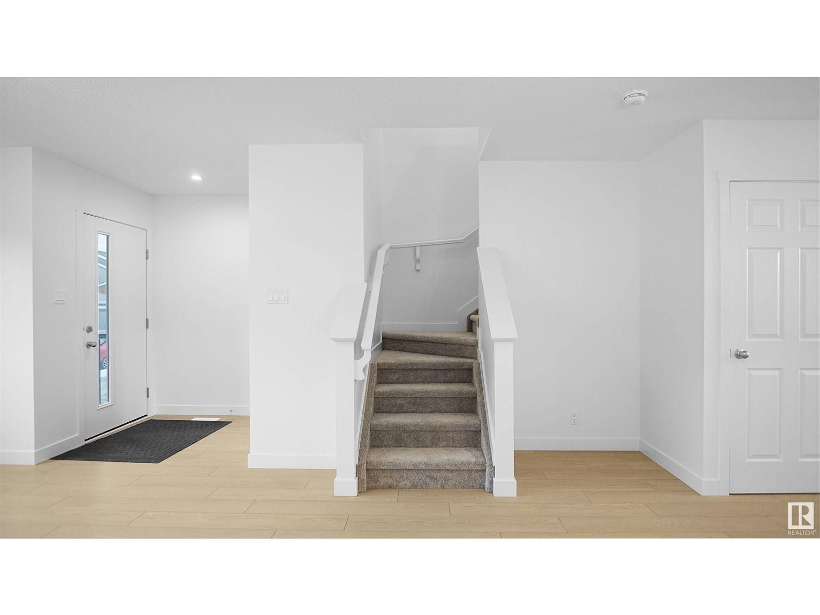 Edmonton, AB T6M3E7,20915 16 AV NW