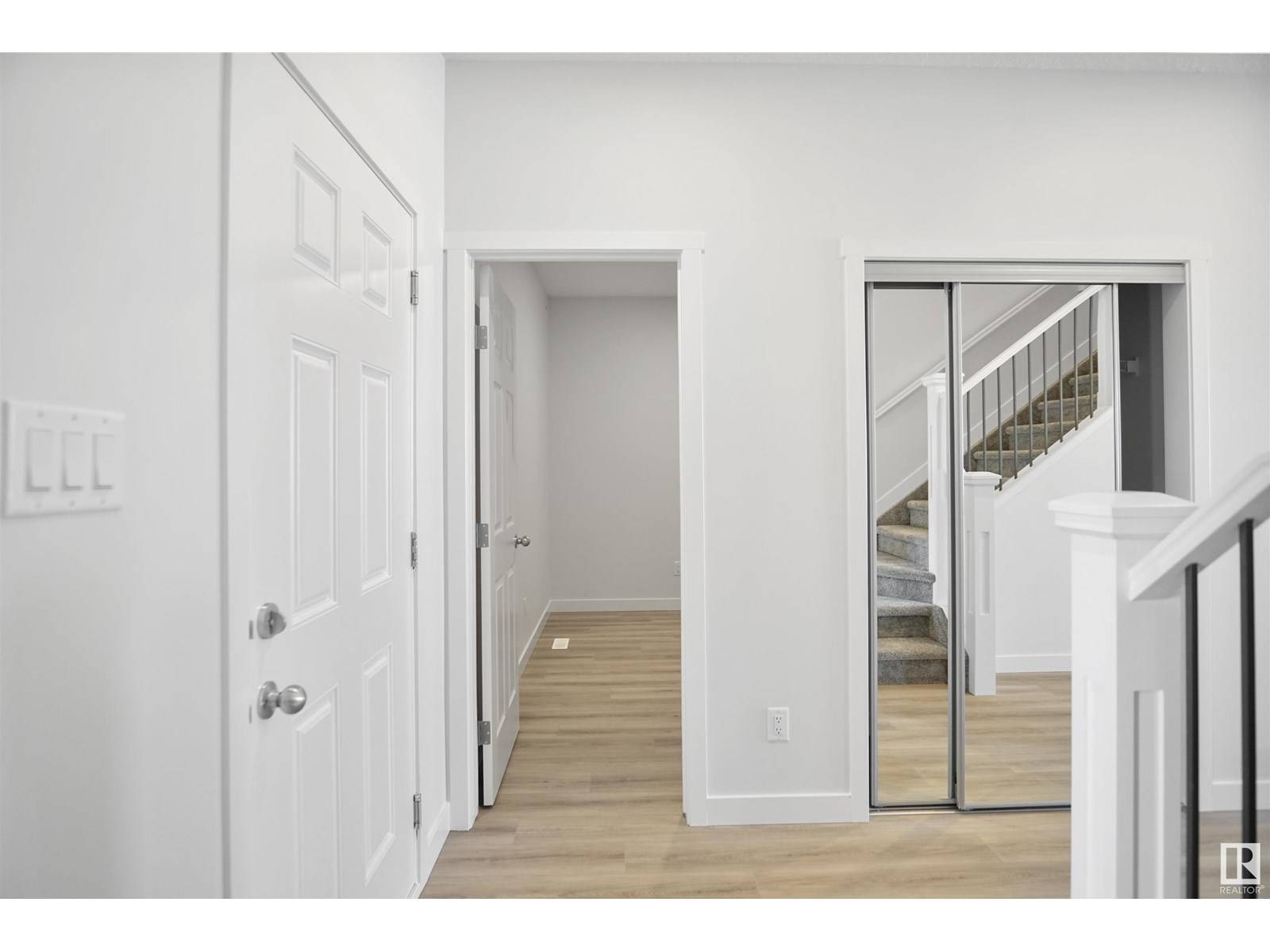 Edmonton, AB T6M1P9,20944 16 AV NW