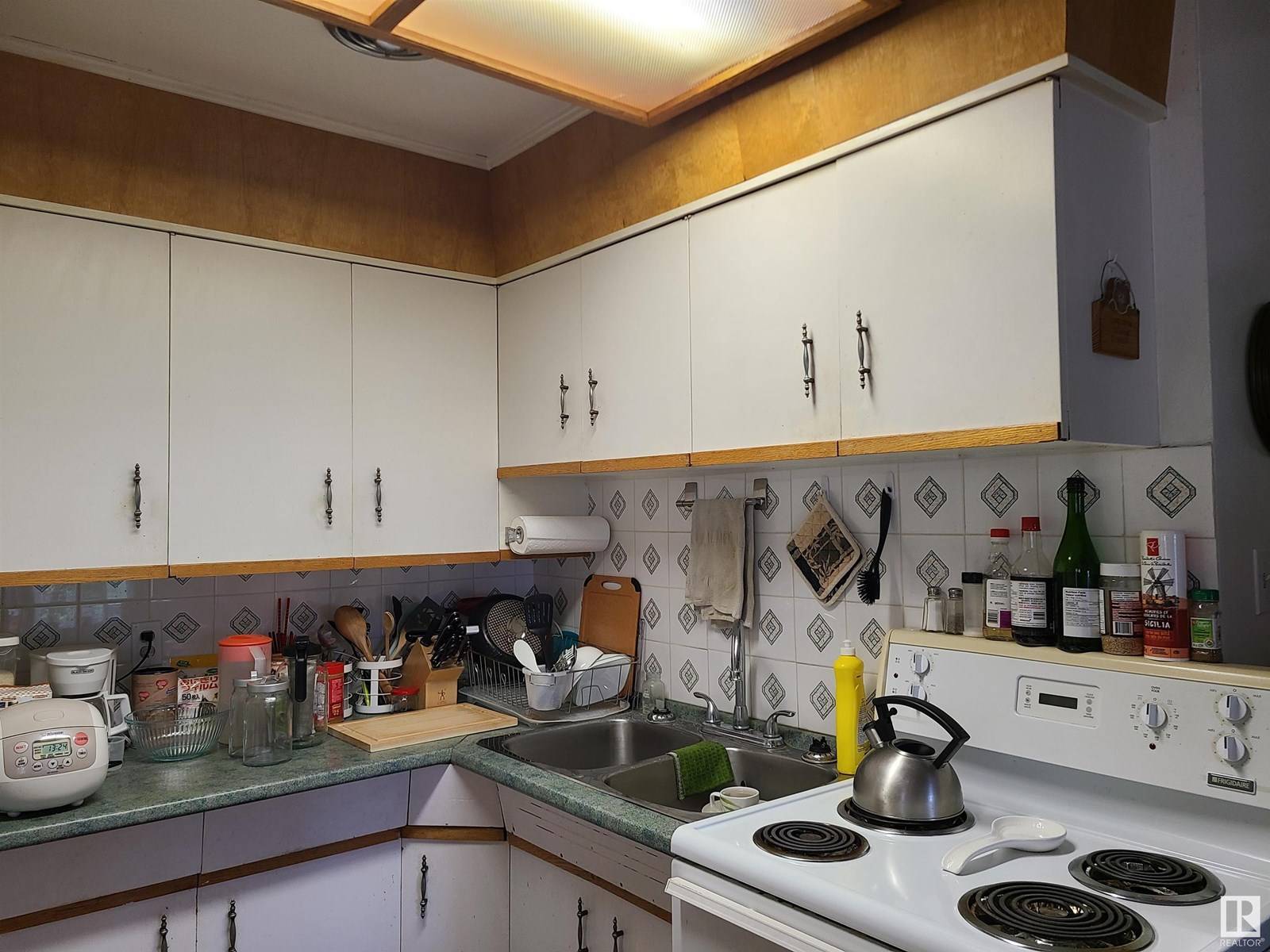 Edmonton, AB T6E2C5,10115 83 AV NW NW