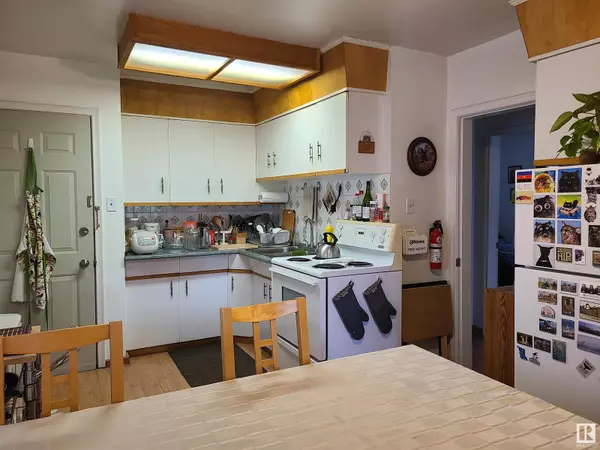 Edmonton, AB T6E2C5,10115 83 AV NW NW