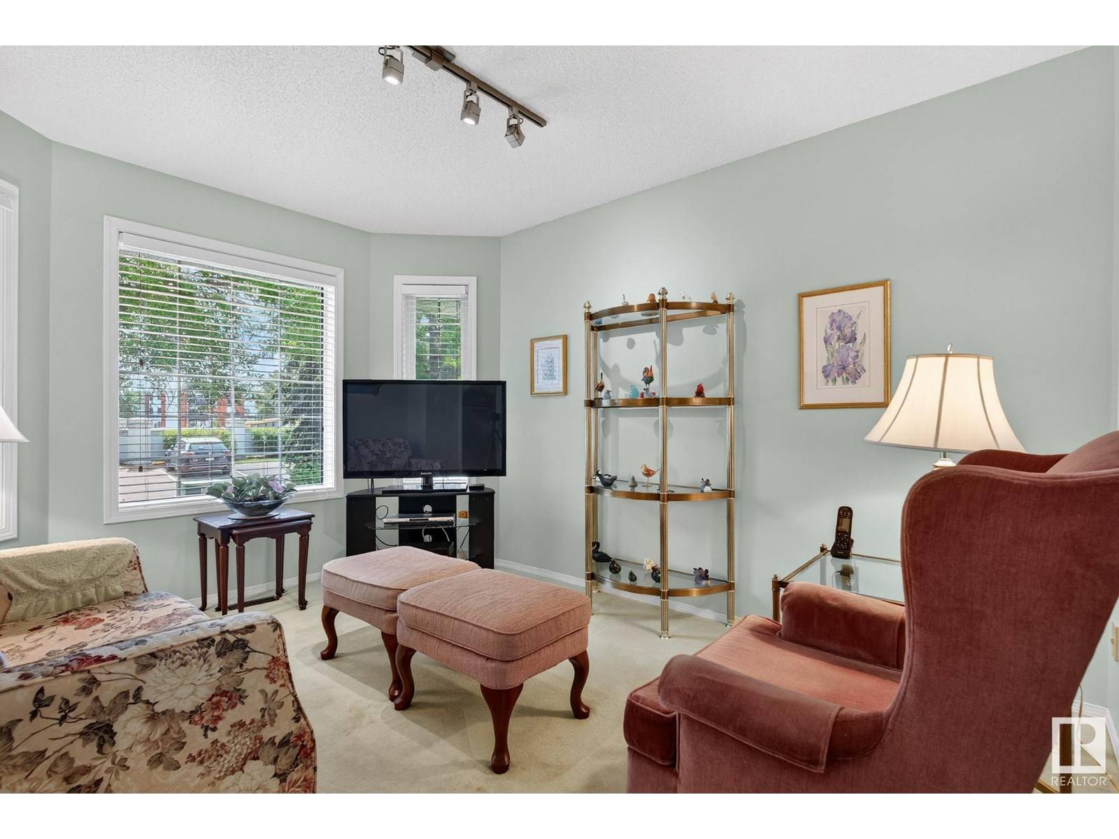 Edmonton, AB T6J6R4,129 IRONWOOD PL NW