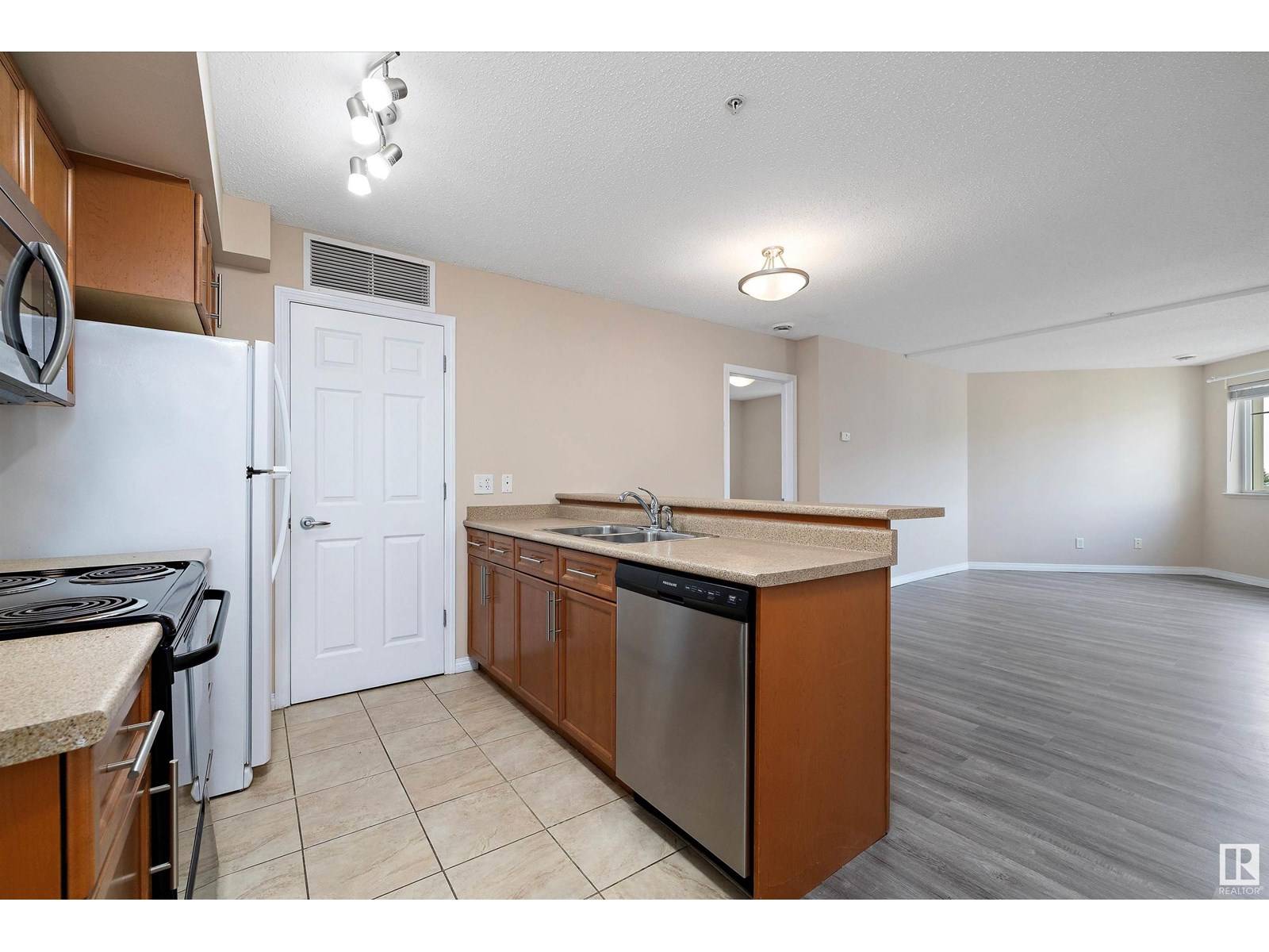 Edmonton, AB T5T3X8,#303 6925 199 ST NW
