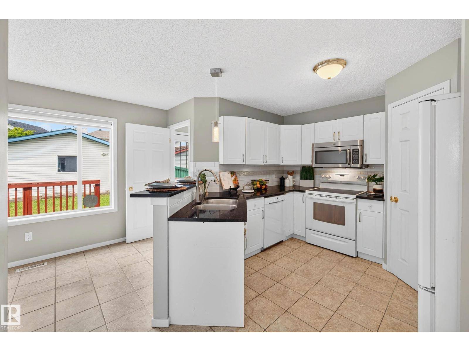 1338 GRANT WY NW, Edmonton, AB T5T6M8