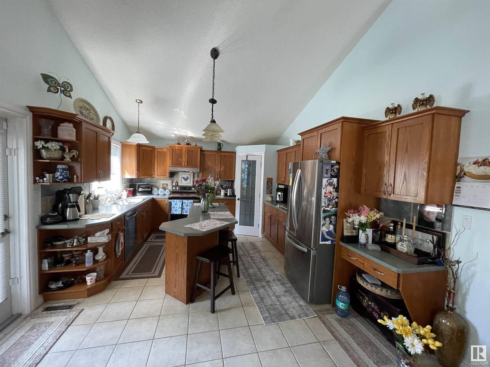 Sherwood Park, AB T8H2E6,408 DAVENPORT DR