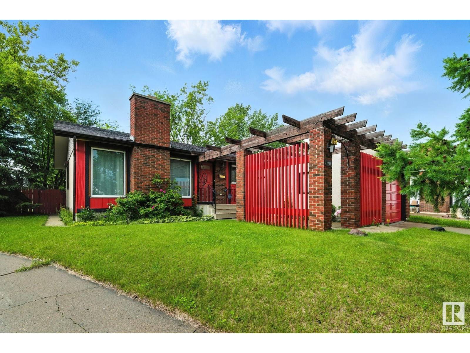 11724 148 AV NW, Edmonton, AB T5X1B6