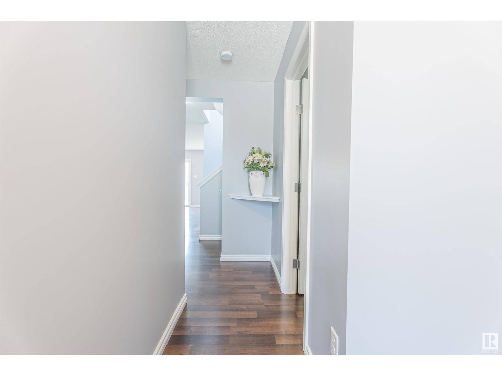 Edmonton, AB T6T0S2,3730 9 ST NW