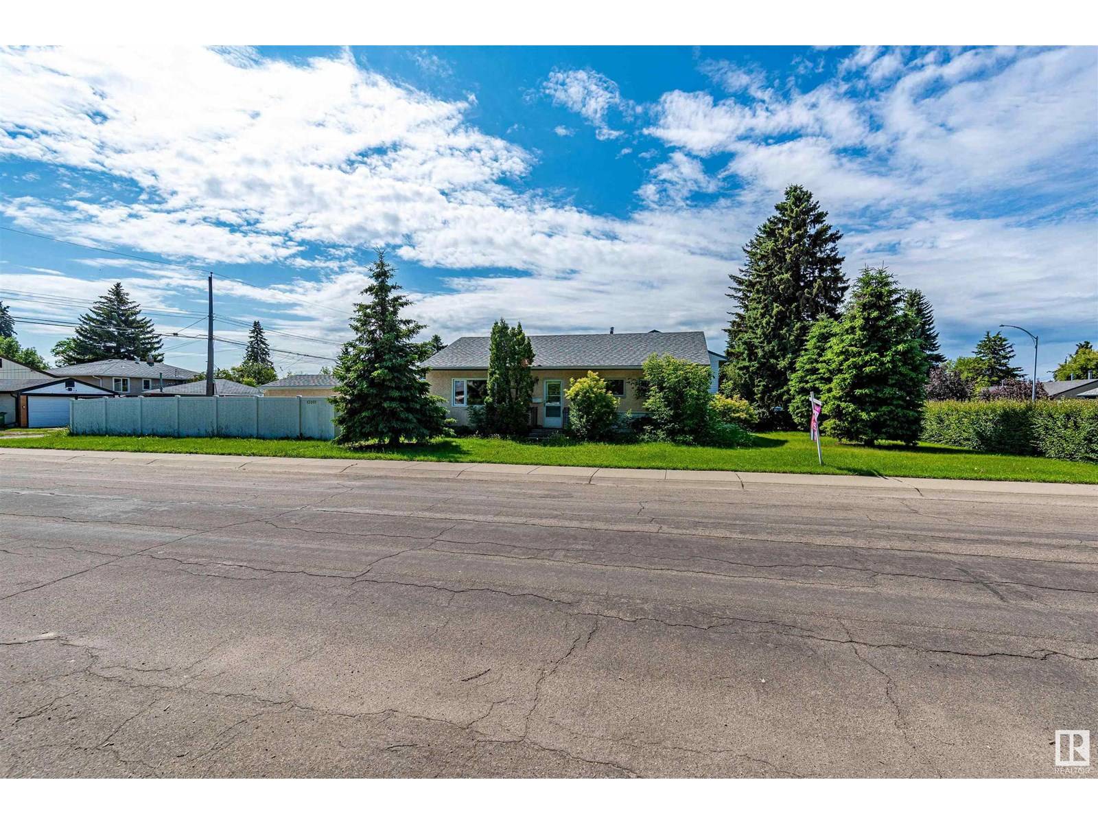 Edmonton, AB T5L3P1,13207 131A AV NW