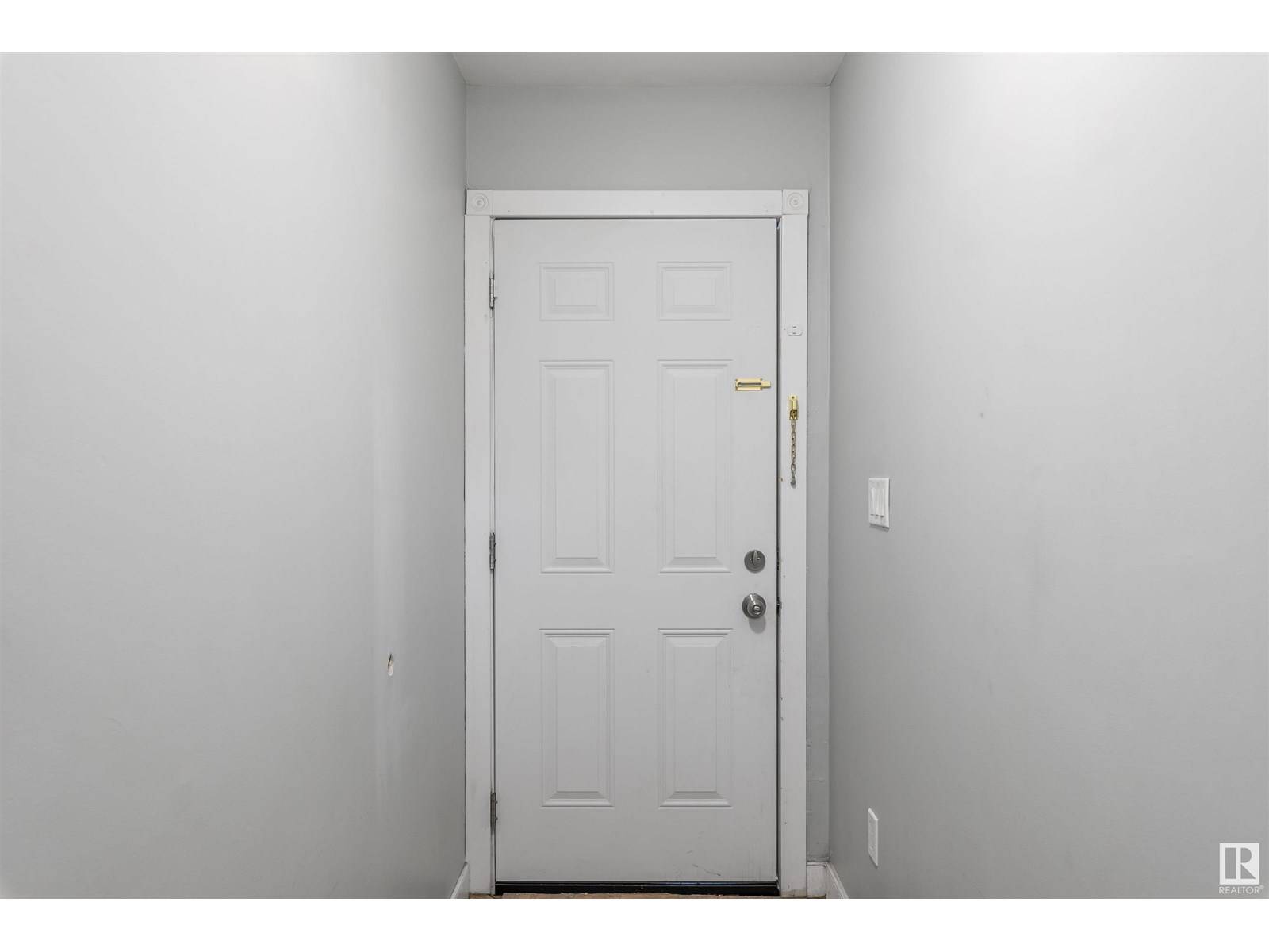 Edmonton, AB T6V0B6,#11 13215 153 AV NW