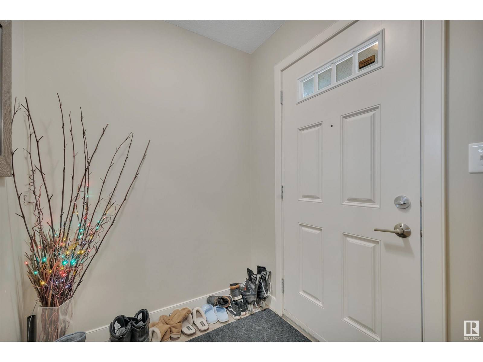 Edmonton, AB T6W0M7,17245 8A AV SW