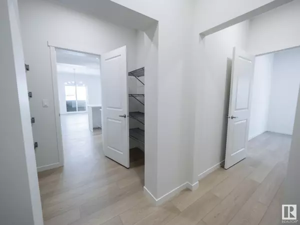 Edmonton, AB T5T7Y5,8720 224 ST NW