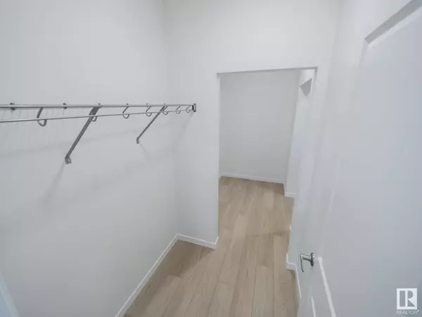 Edmonton, AB T5T7Y5,8720 224 ST NW