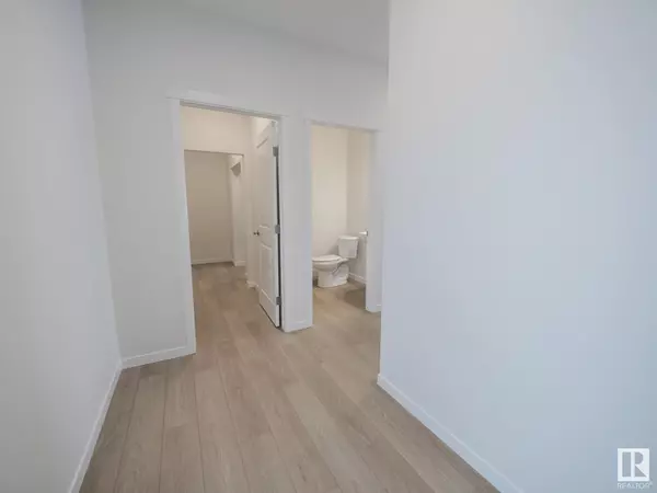 Edmonton, AB T5T7Y5,8720 224 ST NW