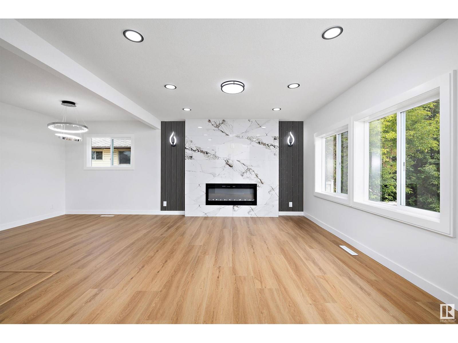 Edmonton, AB T5L2C4,13628 139 ST NW