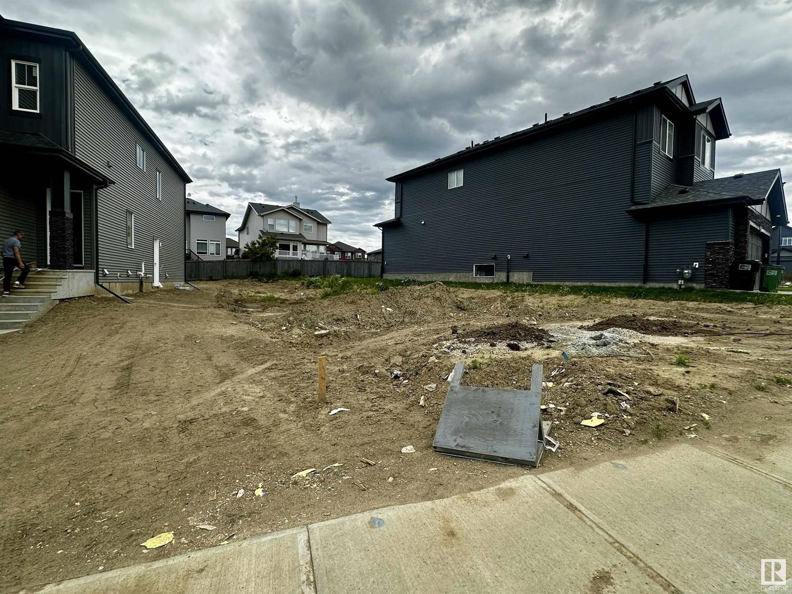 Edmonton, AB T5S0S5,1140 GYRFALCON CR NW